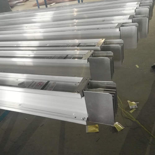 密集型母線槽的連接與送電時(shí)注意哪些事項(xiàng)