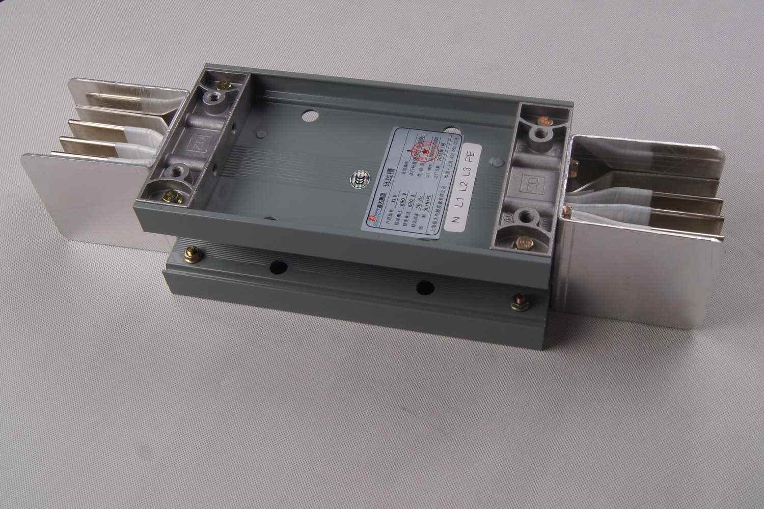 封閉母線槽電氣設備.jpg 封閉母線槽電氣設備.jpg